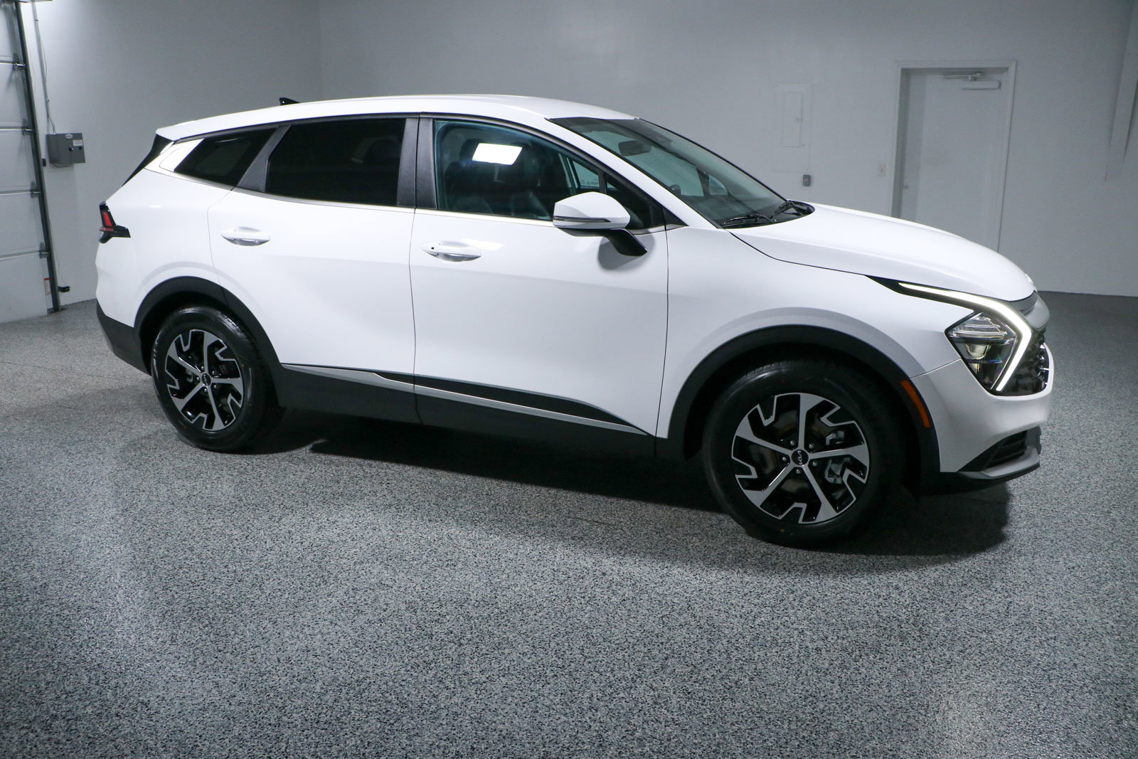 Used 2023 Kia Sportage EX image 6