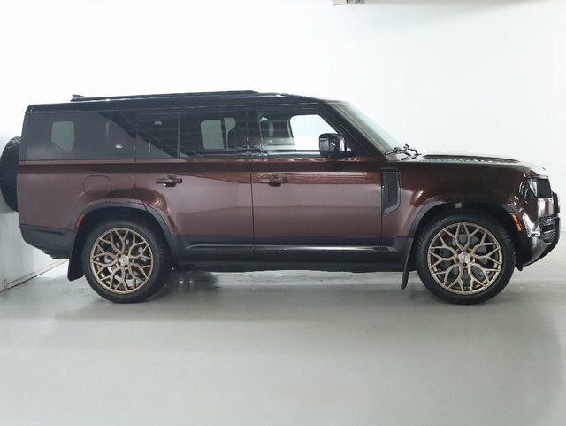 Used 2023 Land Rover Defender 130 X-Dynamic SE AWD/4WD image 10