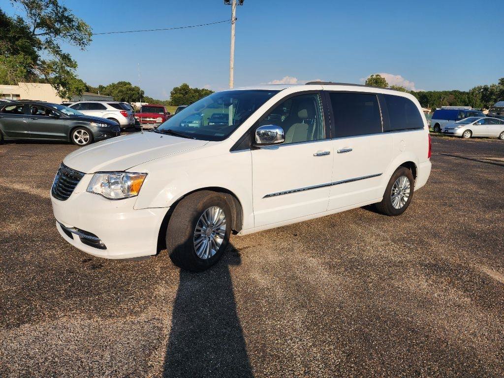 Used 2016 Chrysler Town & Country Touring-L FWD image 9