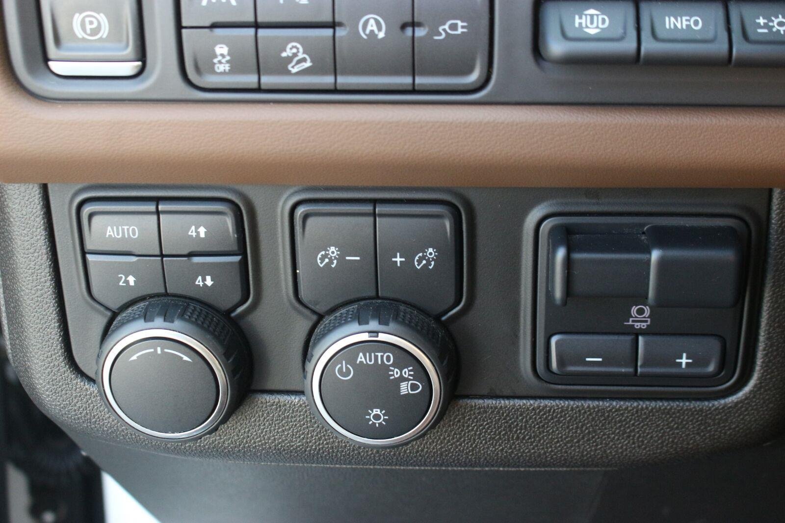Used 2021 Chevrolet Tahoe High Country w/ Premium Package AWD/4WD image 31