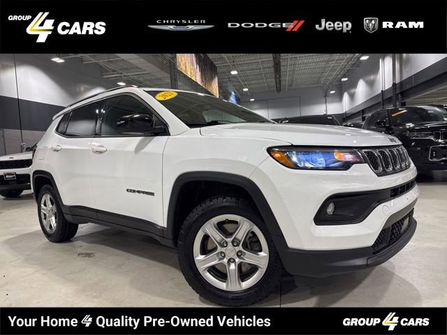 Used 2023 Jeep Compass Latitude image 1