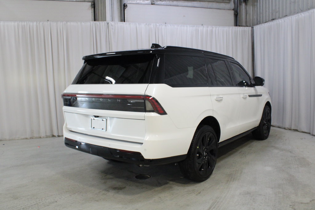 New 2027 Lincoln Navigator Black Label AWD/4WD image 23
