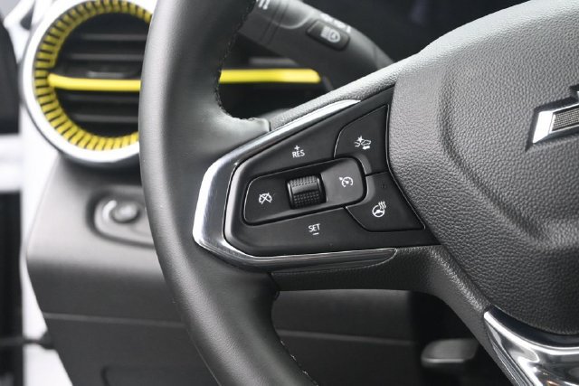 Used 2025 Chevrolet Trax ACTIV FWD image 28
