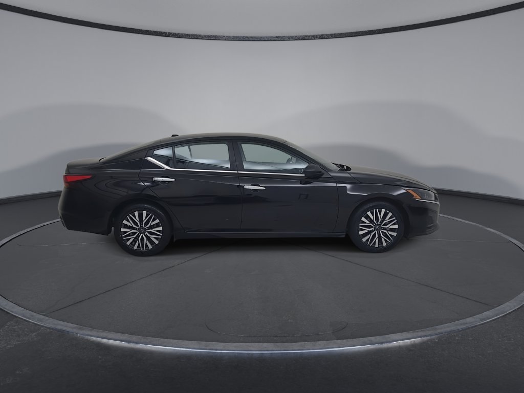 Used 2025 Nissan Altima 2.5 SV FWD image 19