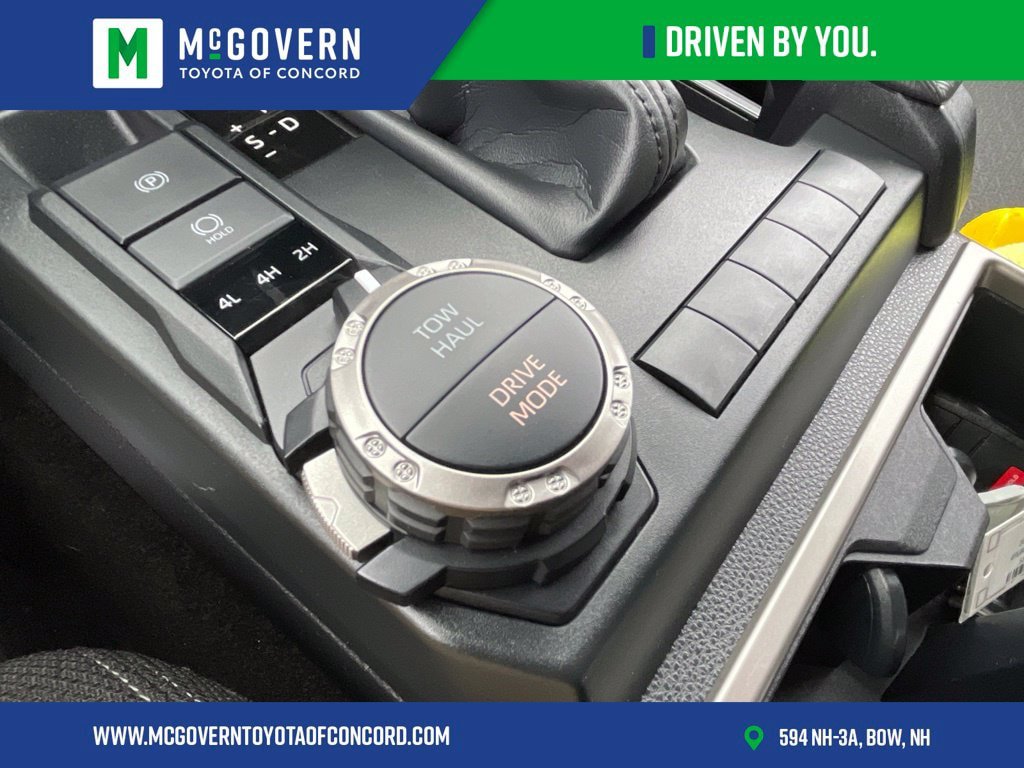 Used 2025 Toyota 4Runner SR5 AWD/4WD image 36