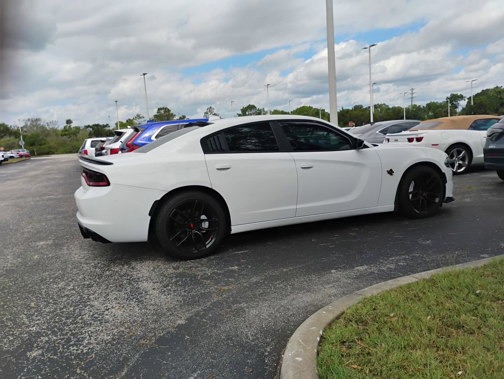 Used 2018 Dodge Charger R/T w/ Blacktop Package RWD image 5