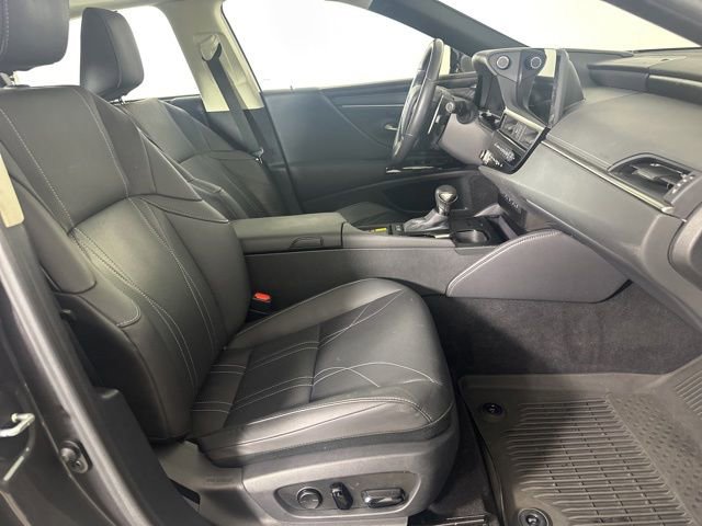 Used 2023 Lexus ES 300h Ultra Luxury w/ Accessory Package (Z2) FWD image 9
