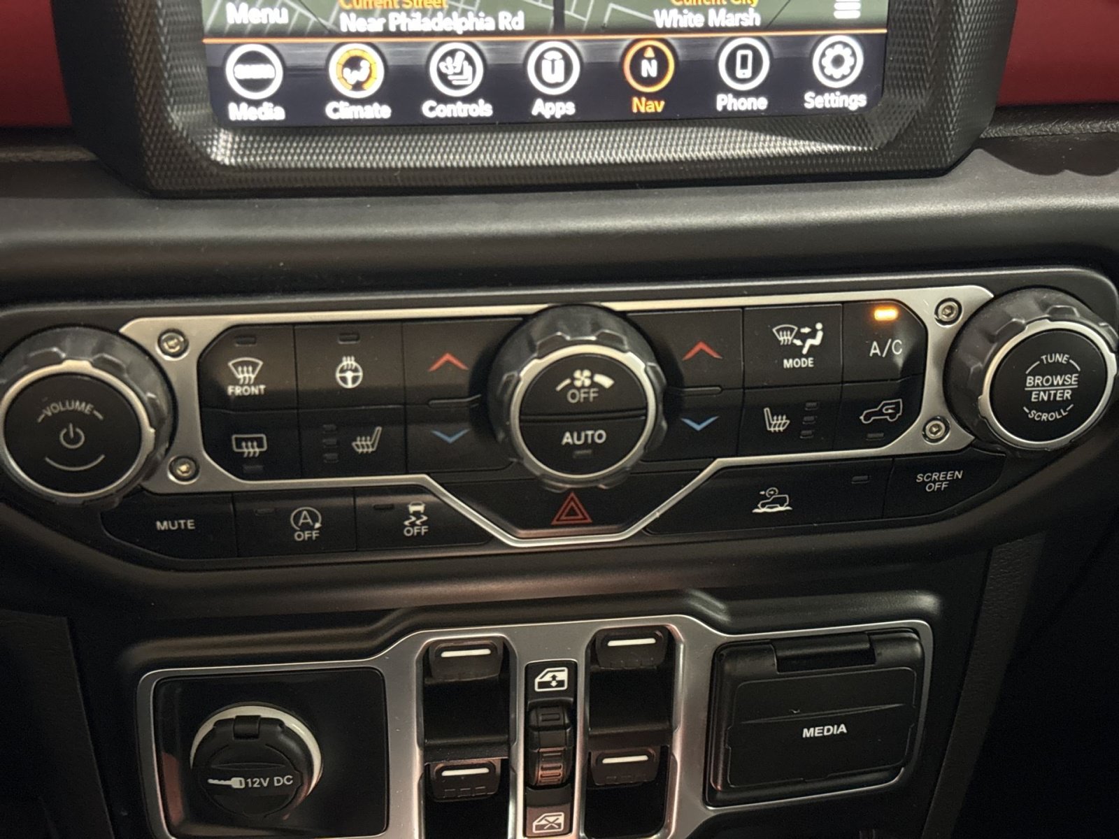 Used 2023 Jeep Gladiator Rubicon w/ Cold Weather Group AWD/4WD image 27
