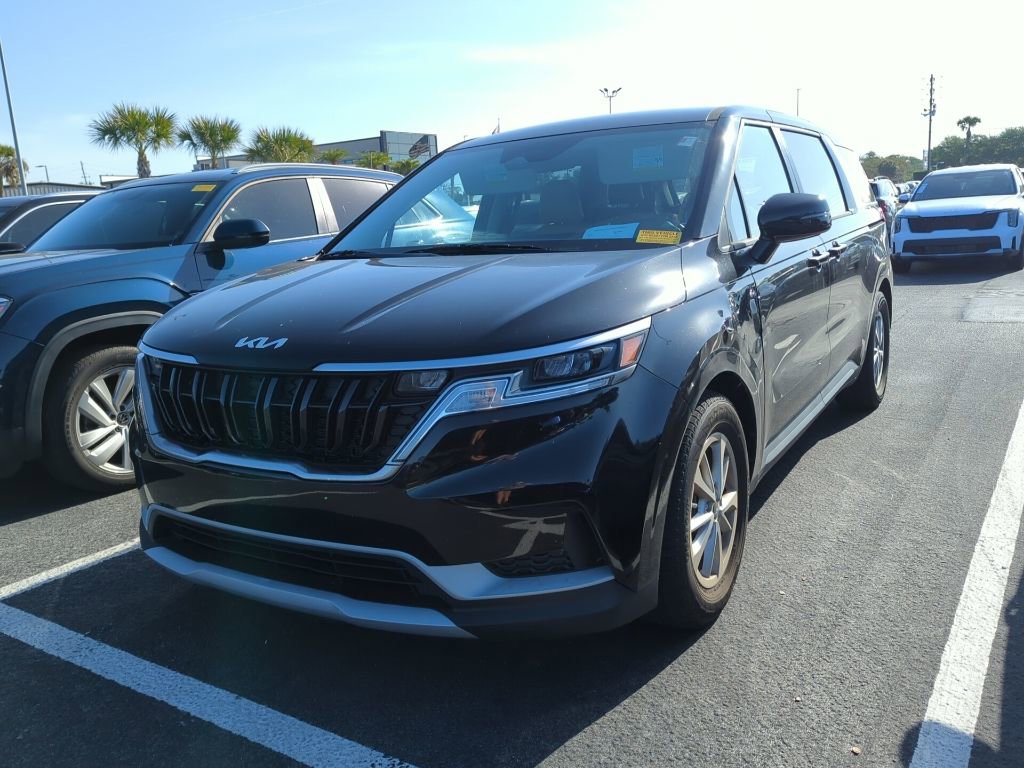 Certified 2023 Kia Carnival LX image 4