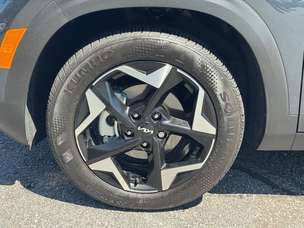 Certified 2025 Kia Seltos EX w/ EX Sunroof Package image 9