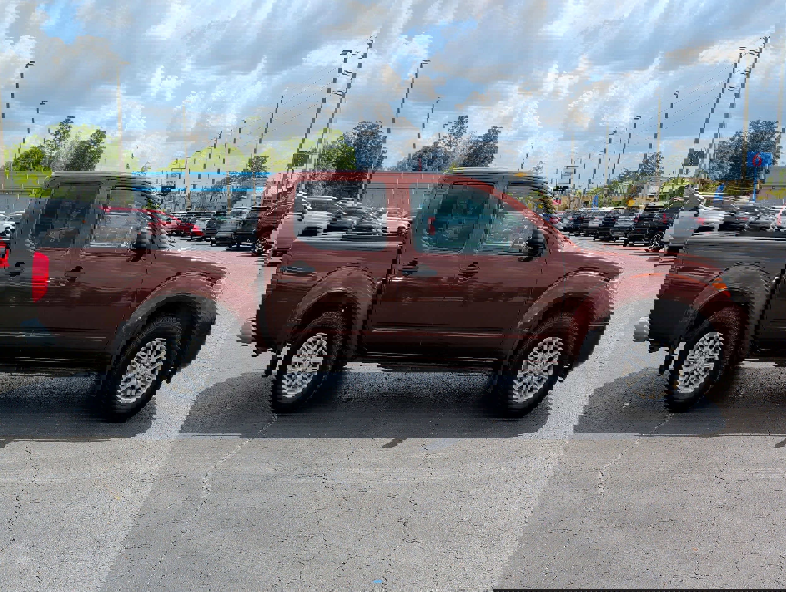 Used 2016 Nissan Frontier SV RWD image 3