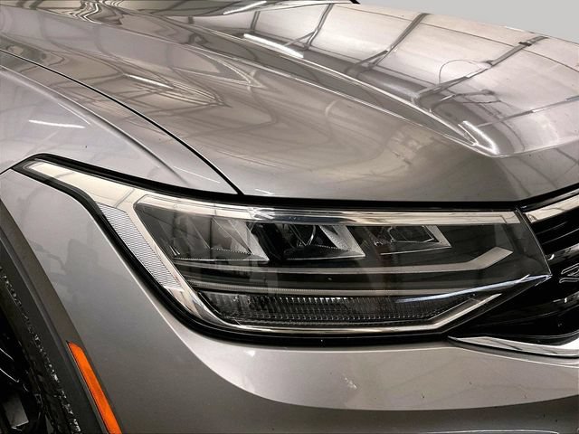 Used 2024 Volkswagen Tiguan SE R-Line AWD/4WD image 27