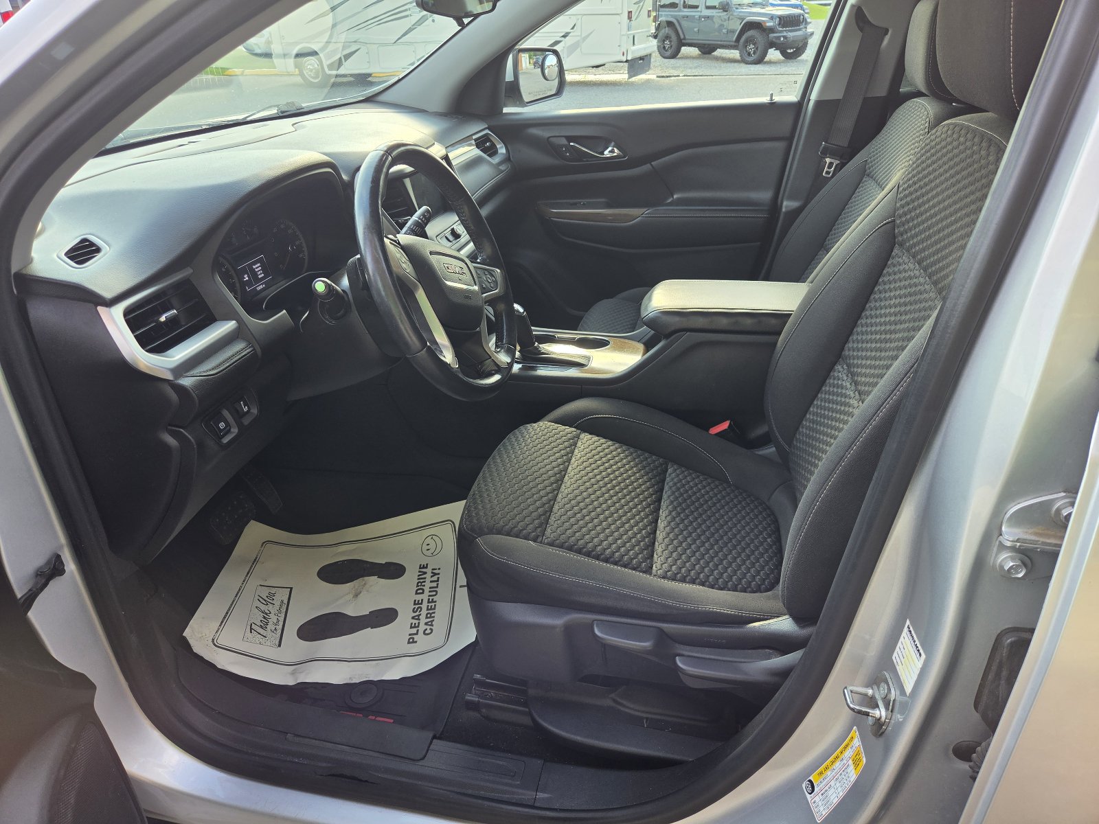 Used 2018 GMC Acadia SLE w/ LPO, Floor Liner Package FWD image 9