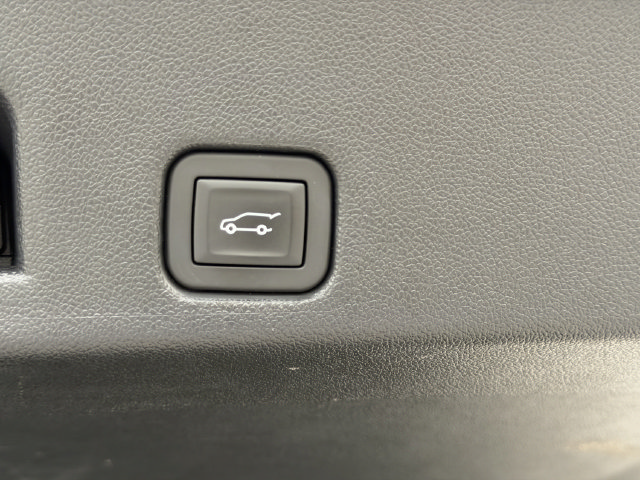 Used 2026 Chevrolet Traverse LT FWD image 16
