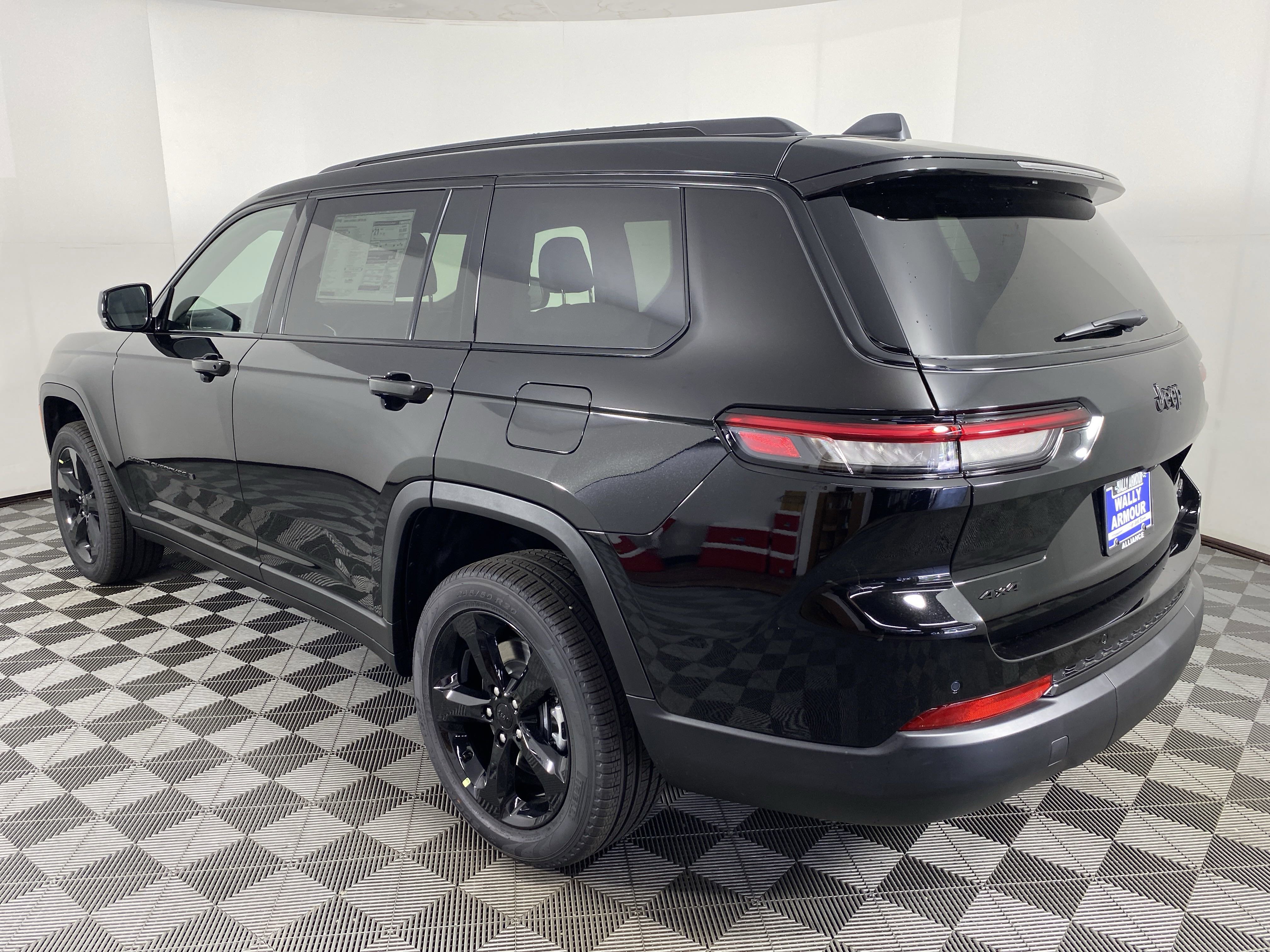 New 2025 Jeep Grand Cherokee L Limited w/ Black Appearance Package image 10