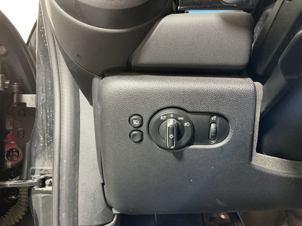 Certified 2024 MINI Cooper SE image 18