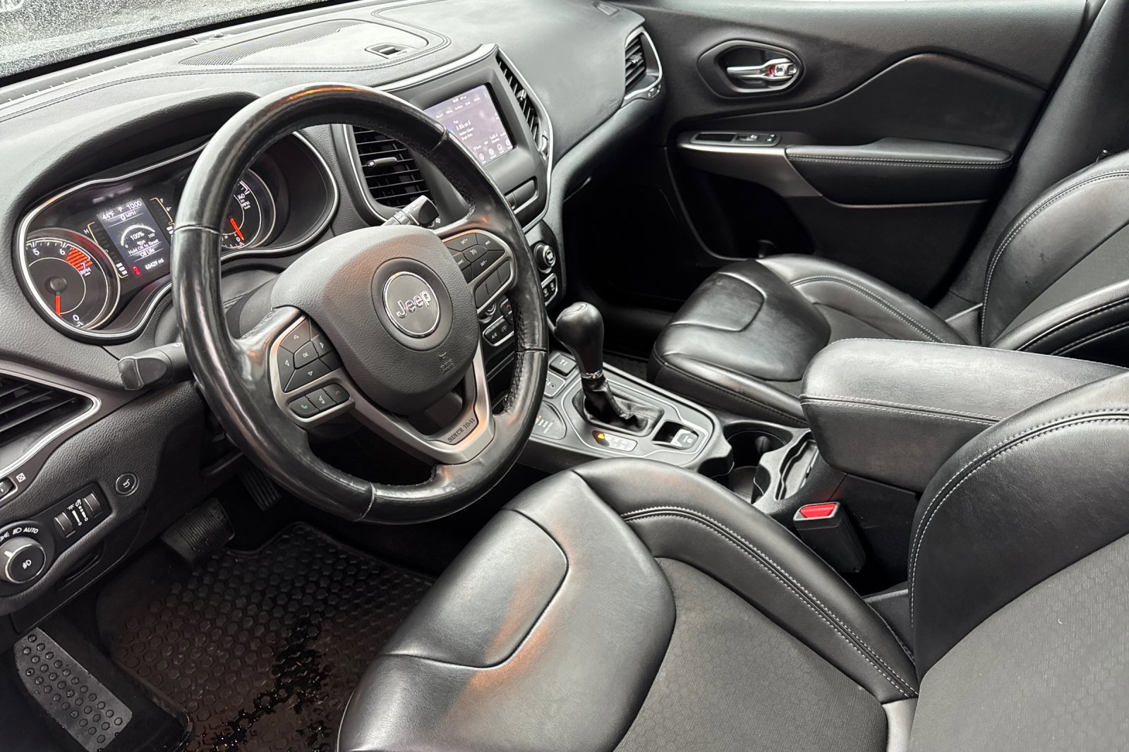 Used 2020 Jeep Cherokee Latitude Plus w/ Comfort/Convenience Group image 10