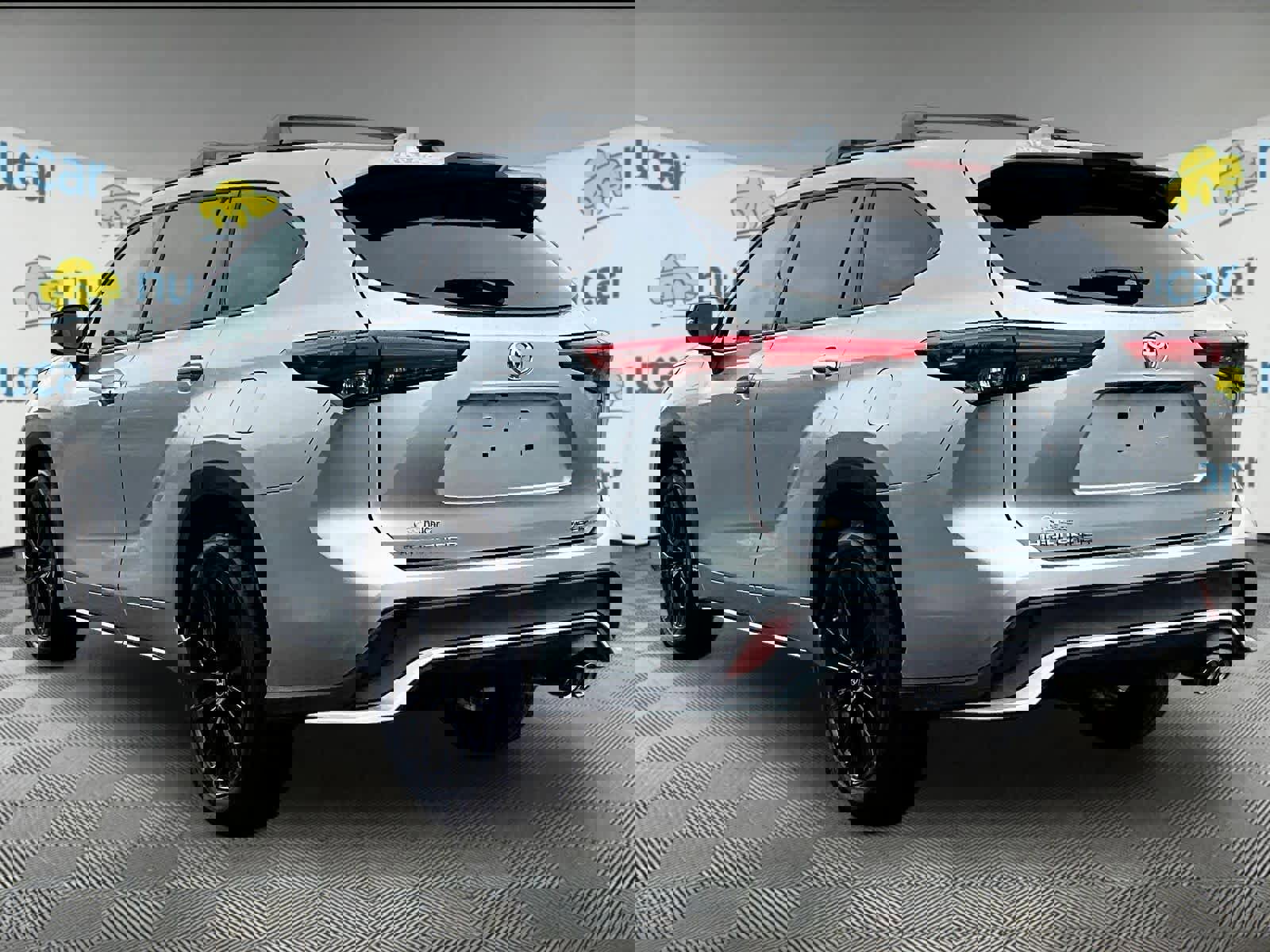 Used 2023 Toyota Highlander XSE image 4