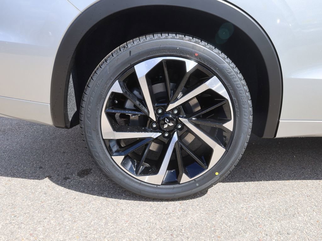 New 2025 Mitsubishi Outlander SE image 12