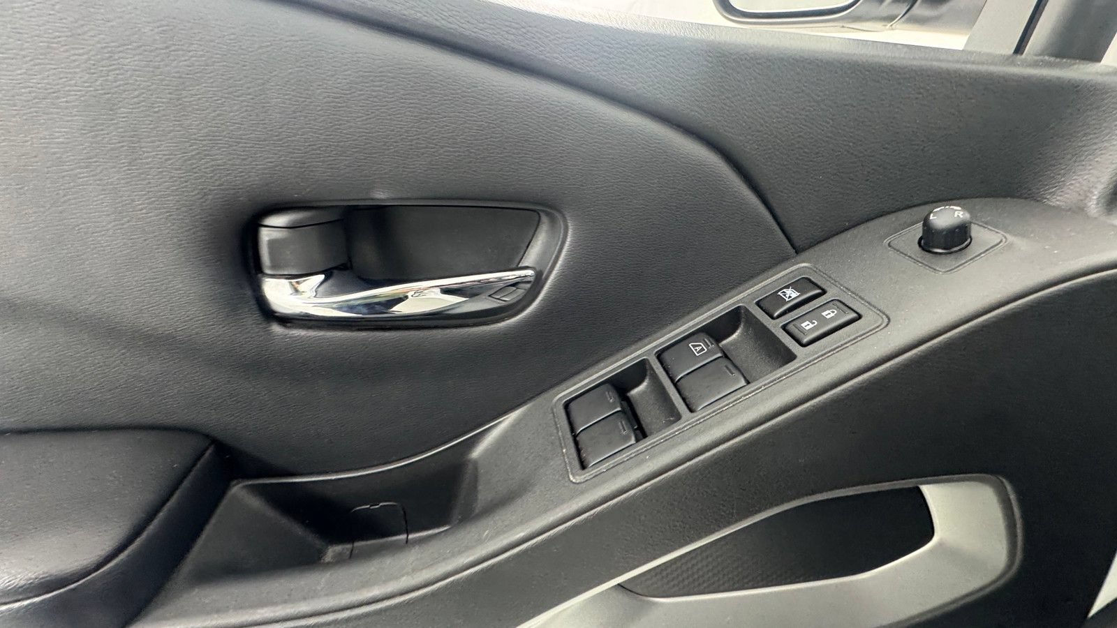 Certified 2025 Nissan Frontier SV AWD/4WD image 18