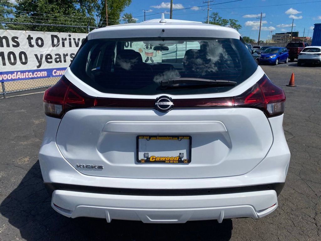 Used 2023 Nissan Kicks S FWD image 3