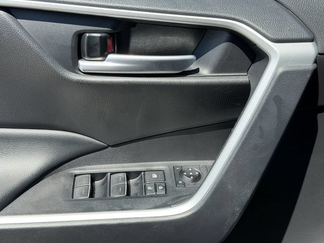 Used 2025 Toyota RAV4 XLE FWD image 22