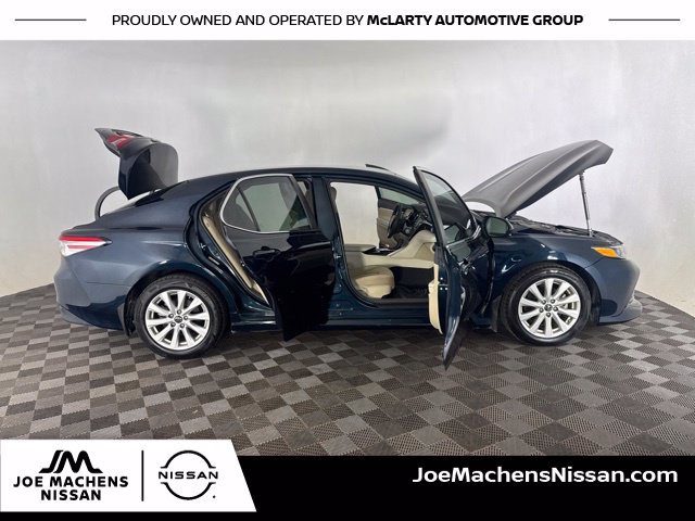 Used 2018 Toyota Camry LE FWD image 16