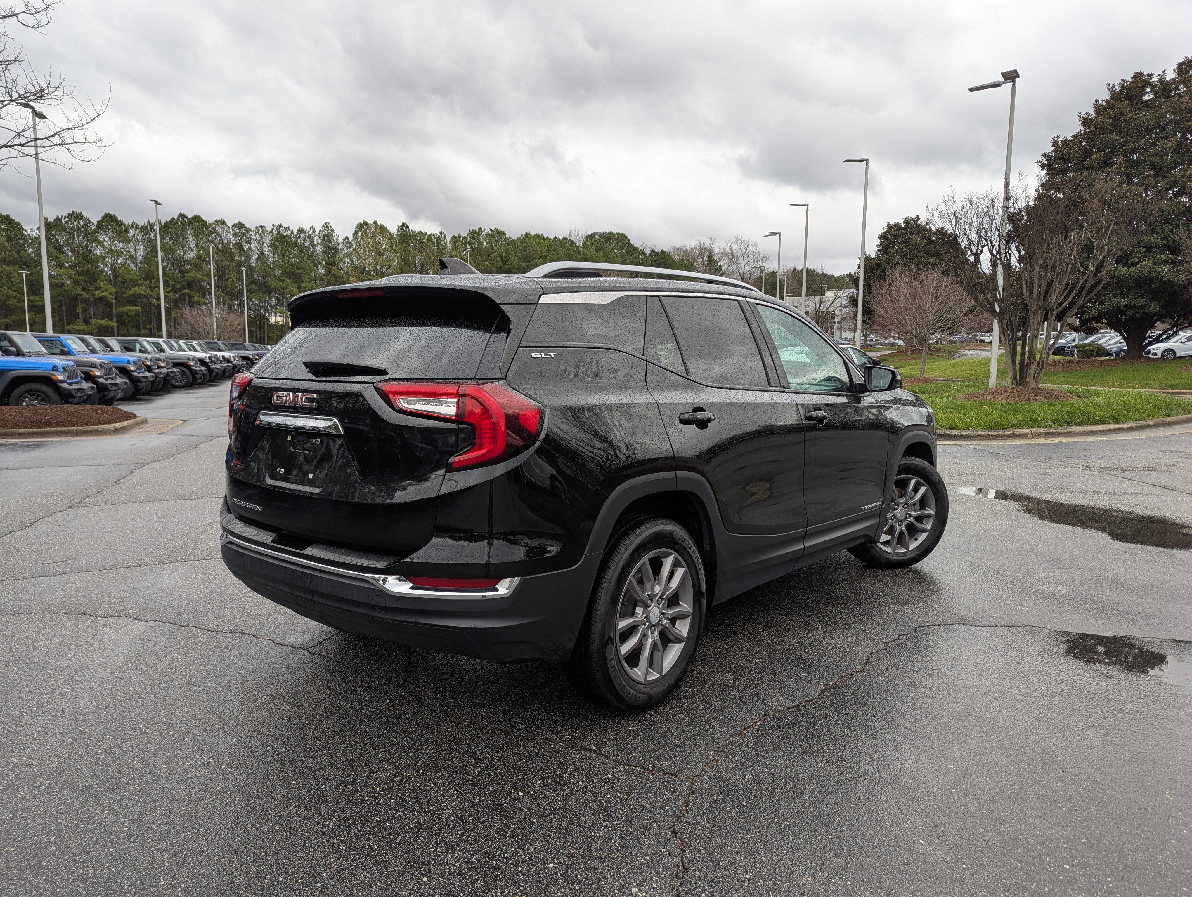 Used 2023 GMC Terrain SLT image 5