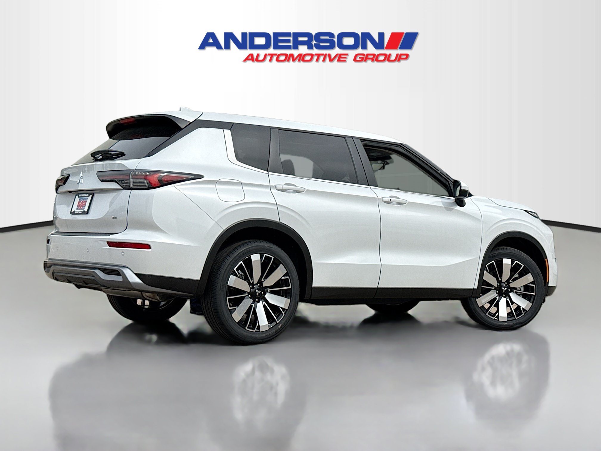 New 2026 Mitsubishi Outlander SE FWD image 2