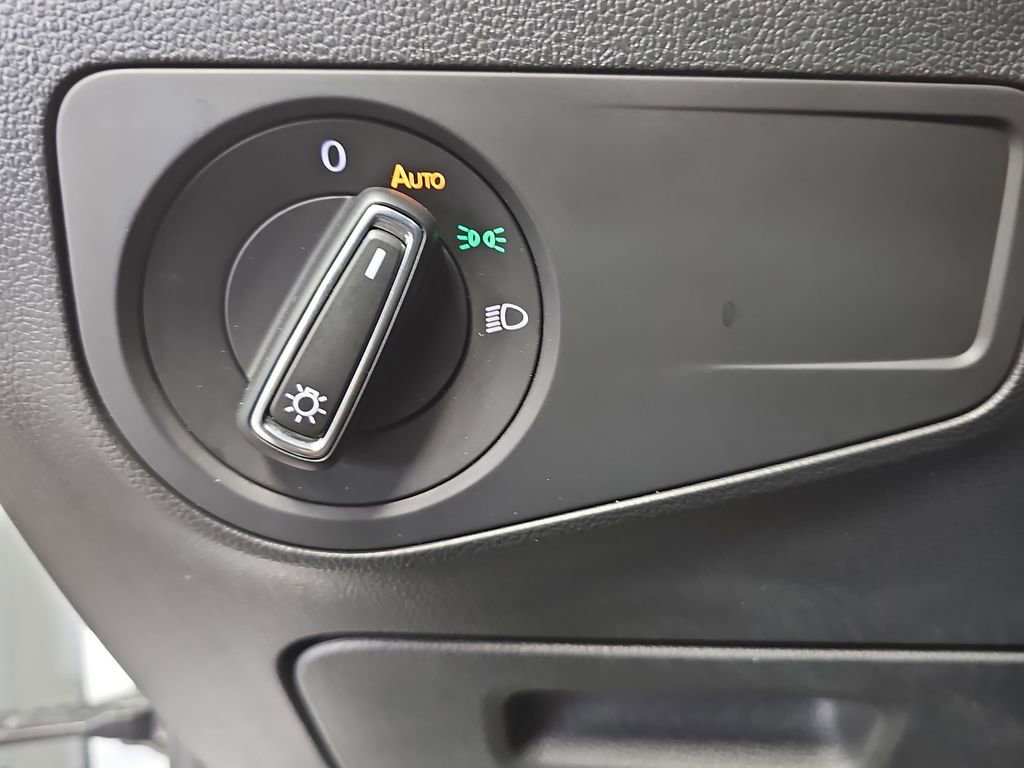 Used 2024 Volkswagen Tiguan SE image 24