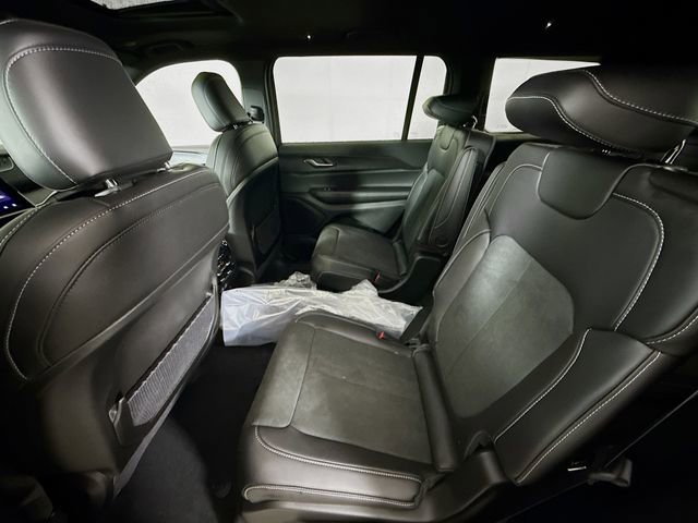 New 2025 Jeep Grand Cherokee L Altitude image 24
