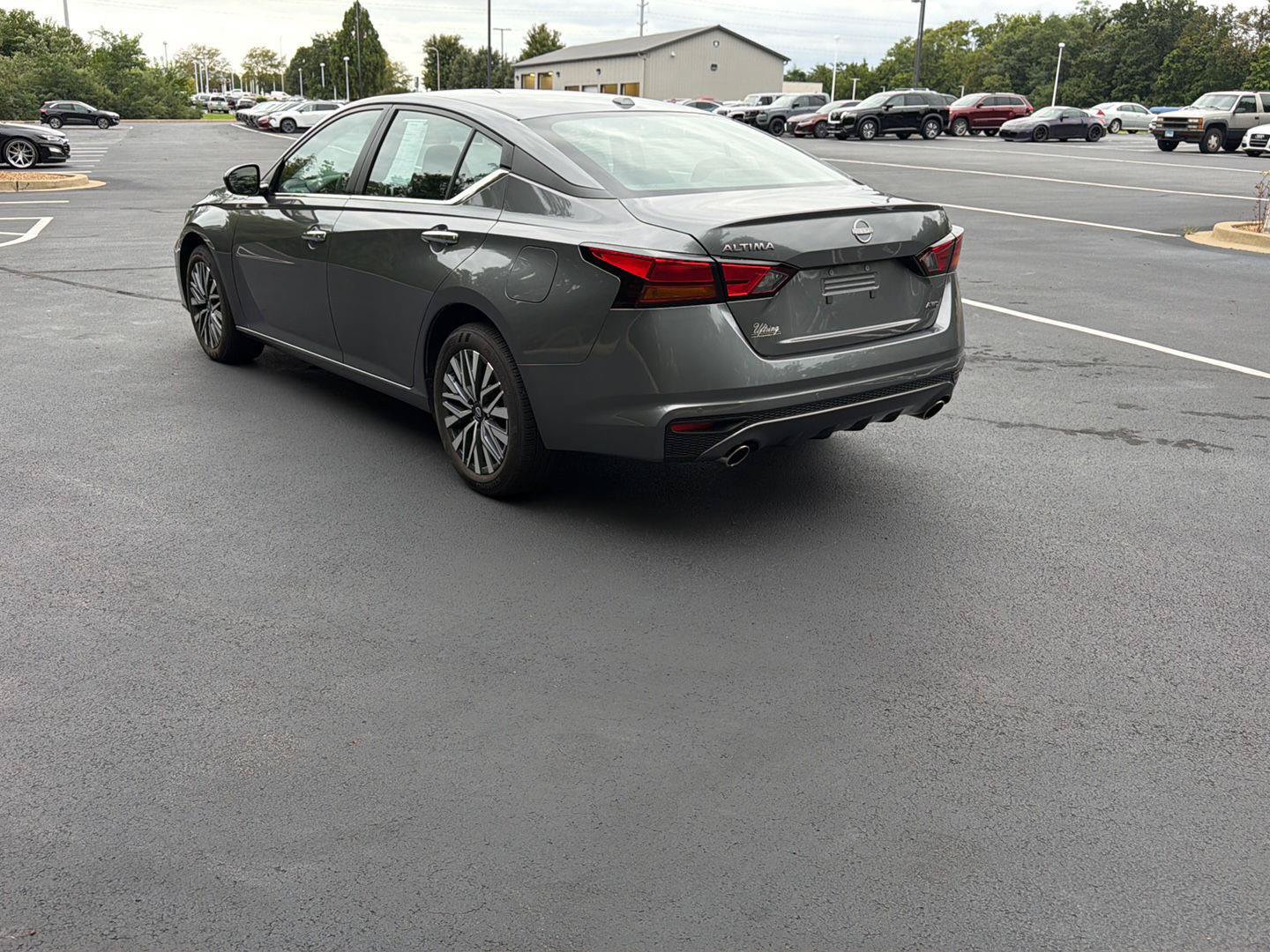 Used 2025 Nissan Altima 2.5 SV w/ SV Premium Package AWD/4WD image 5