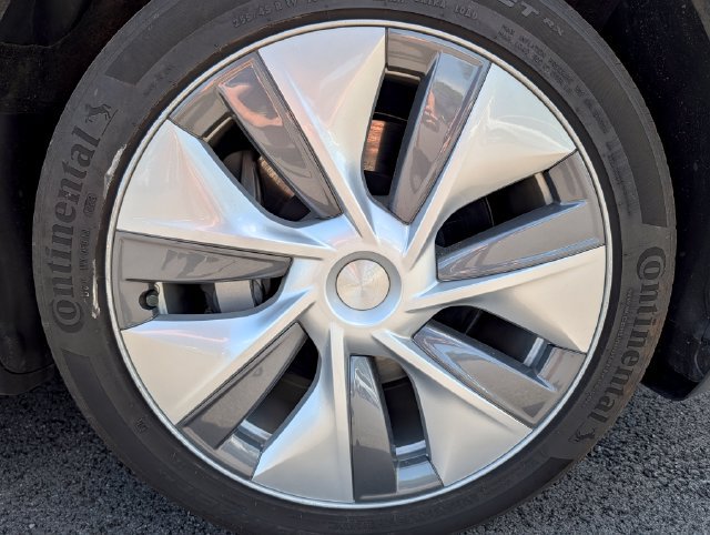 Used 2023 Tesla Model Y Long Range AWD/4WD image 9