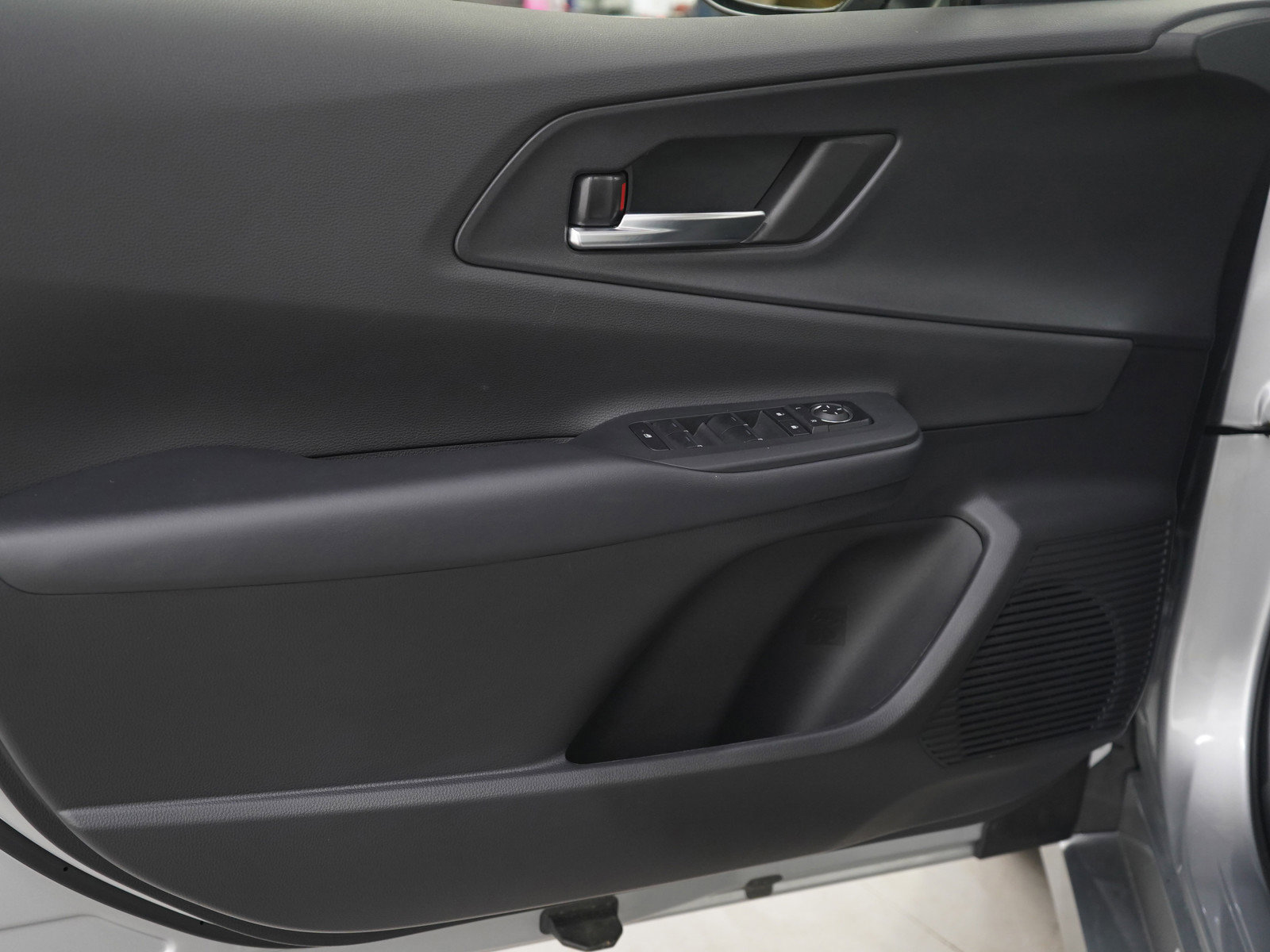 Used 2025 Toyota Prius Plug-In Hybrid image 19