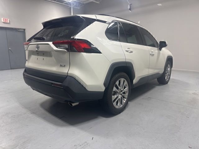 Used 2021 Toyota RAV4 XLE Premium FWD image 5
