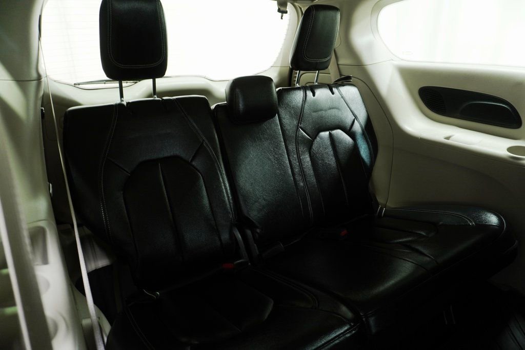 Used 2022 Chrysler Pacifica Touring-L w/ Uconnect Theater Family Group image 16