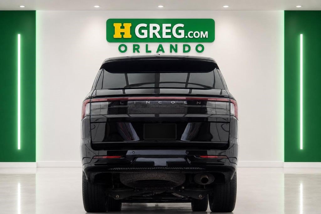 Used 2025 Lincoln Navigator Reserve AWD/4WD image 8