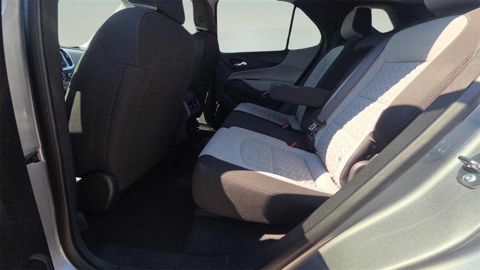 Used 2023 Chevrolet Equinox LT w/ Driver Convenience Package image 18