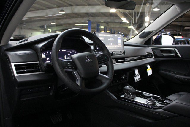 New 2026 Mitsubishi Outlander SE FWD image 5