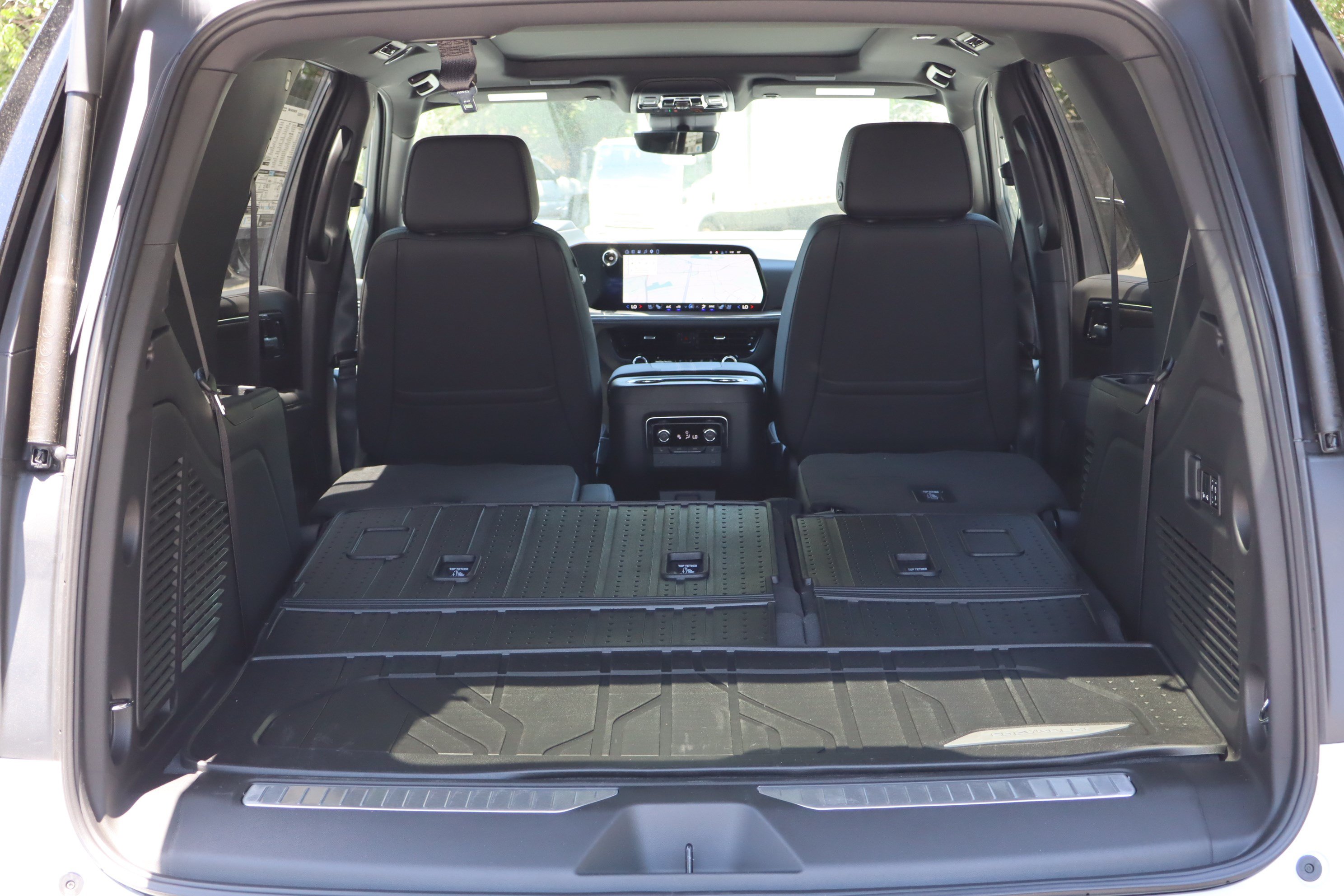 New 2026 Chevrolet Tahoe High Country AWD/4WD image 9