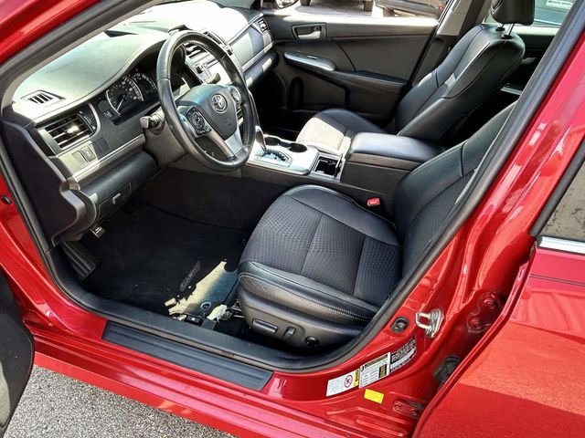 Used 2014 Toyota Camry SE FWD image 12