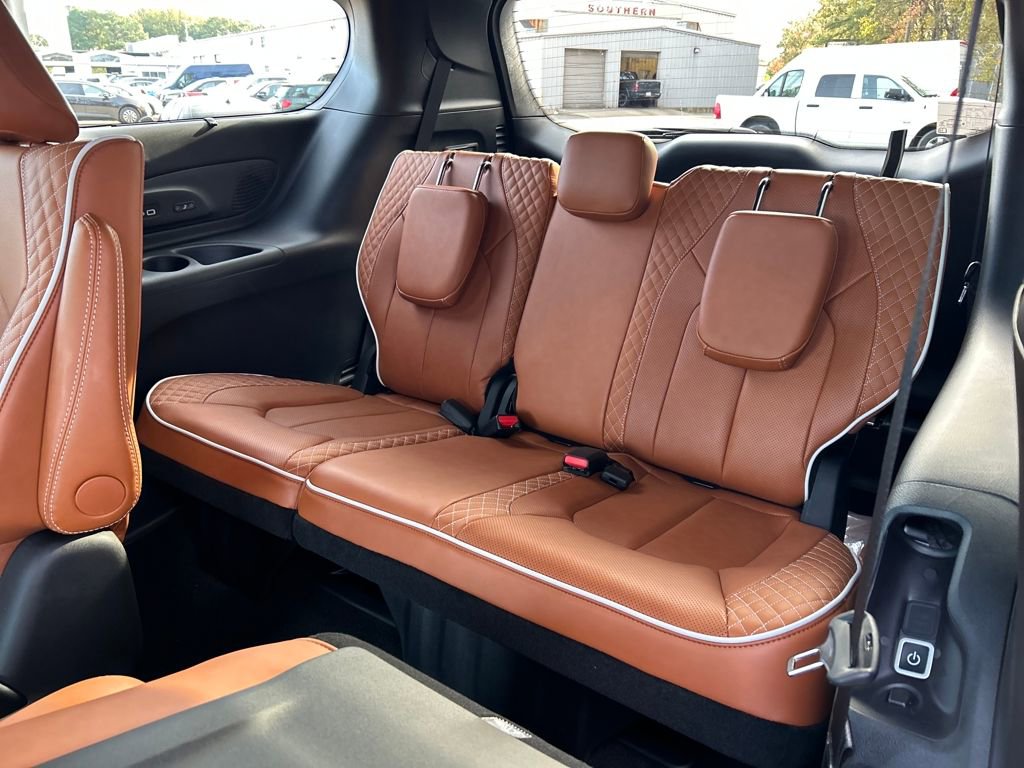 Used 2026 Chrysler Pacifica Pinnacle image 30