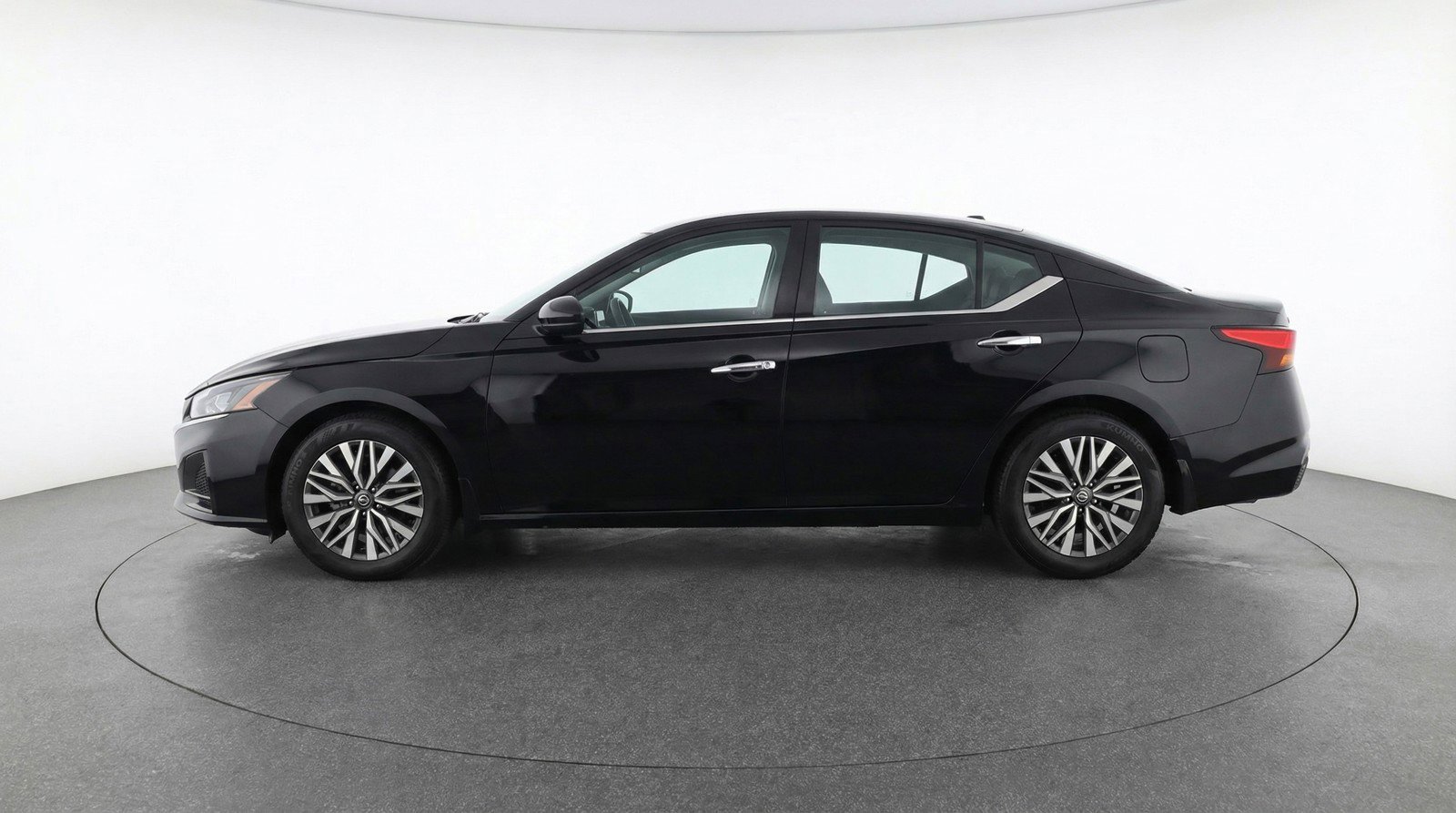 Used 2025 Nissan Altima 2.5 SV image 5