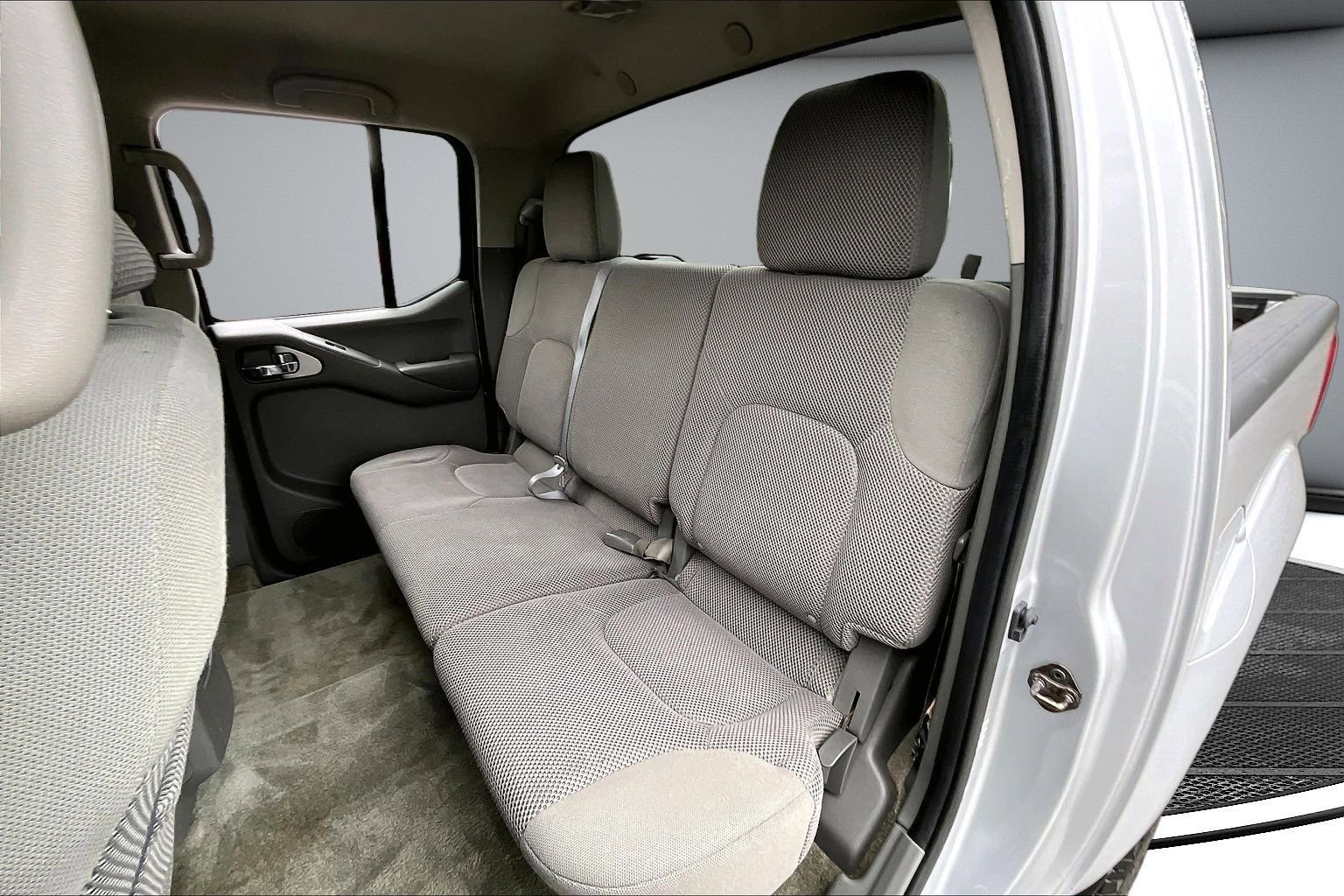 Used 2013 Nissan Frontier SV RWD image 20