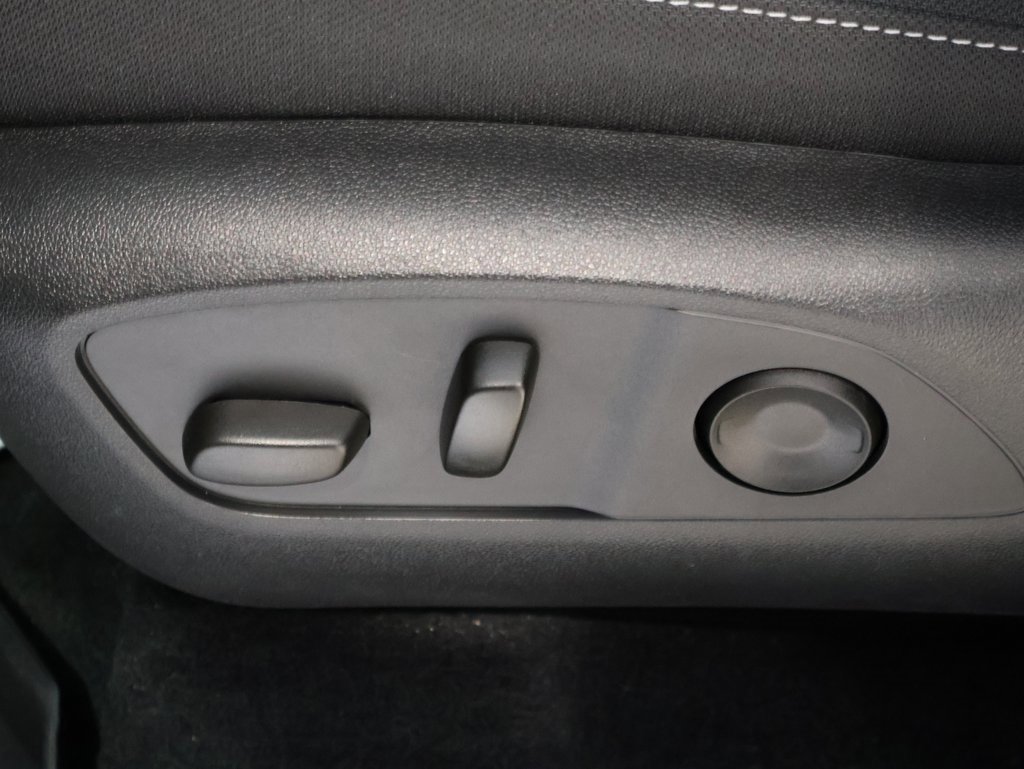 Used 2025 Chevrolet Traverse LT w/ Sun and Wheel Package image 14