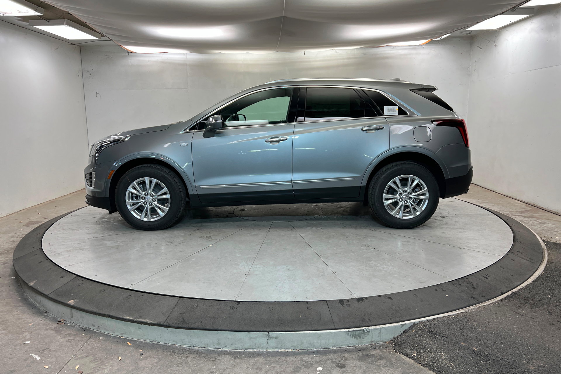 New 2026 Cadillac XT5 Luxury w/ LPO, Floor Liner Package AWD/4WD image 2