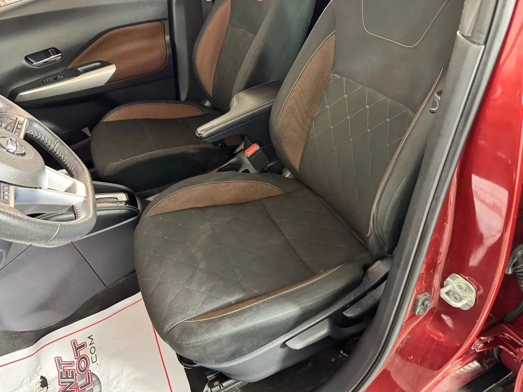 Used 2020 Nissan Kicks SR image 31