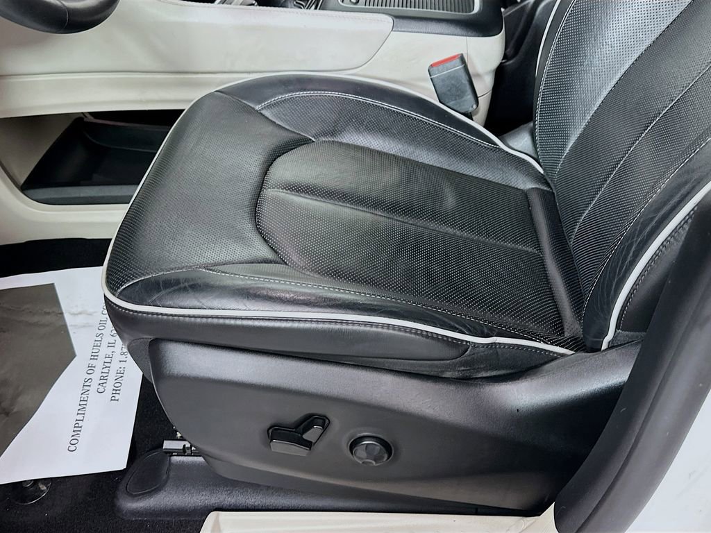 Used 2023 Chrysler Pacifica Limited image 20