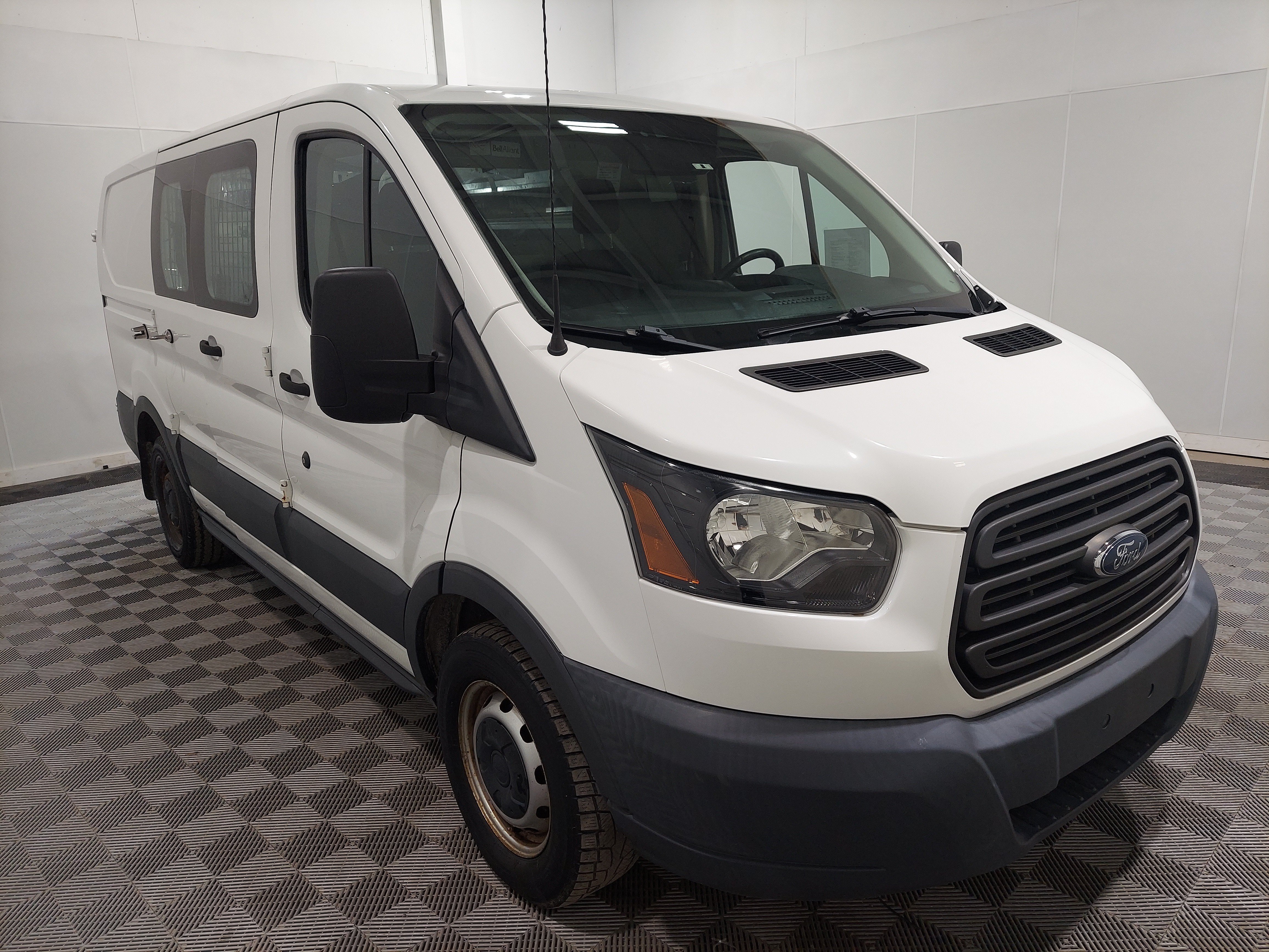Used 2016 Ford Transit 150 130 Low Roof RWD image 4