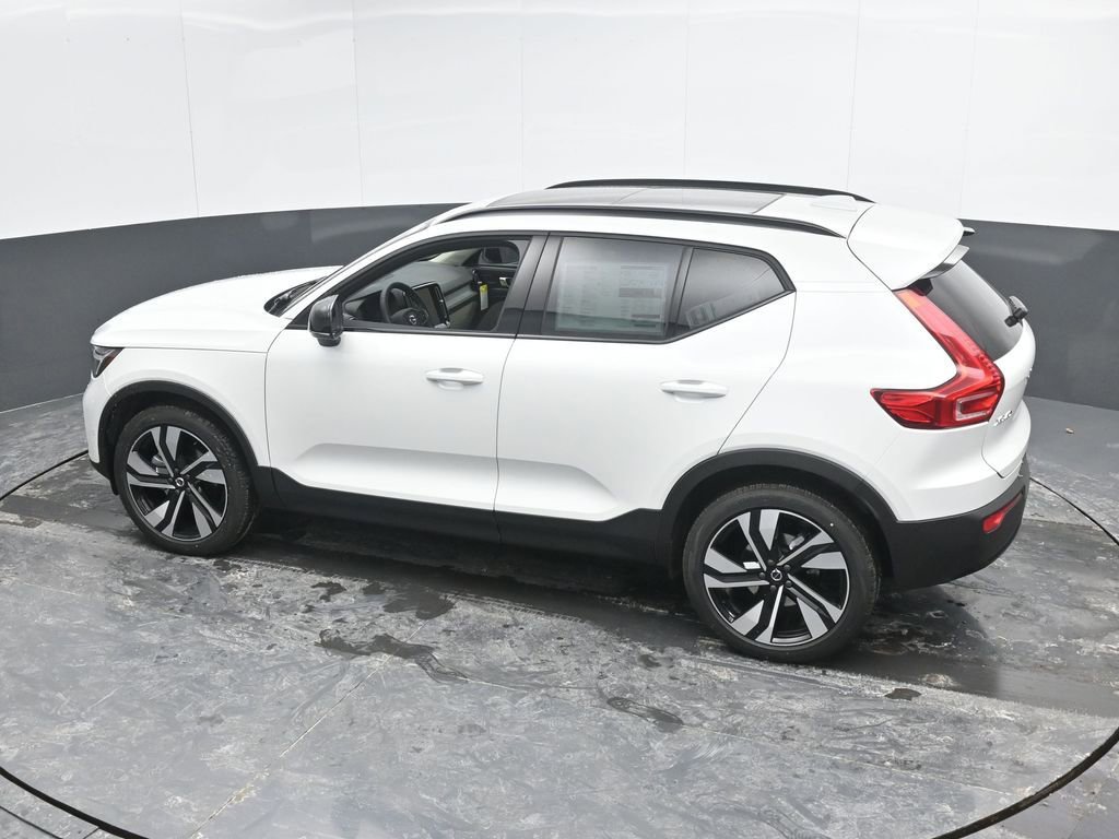 New 2026 Volvo XC40 B5 Ultra w/ Protection Package Premier image 35